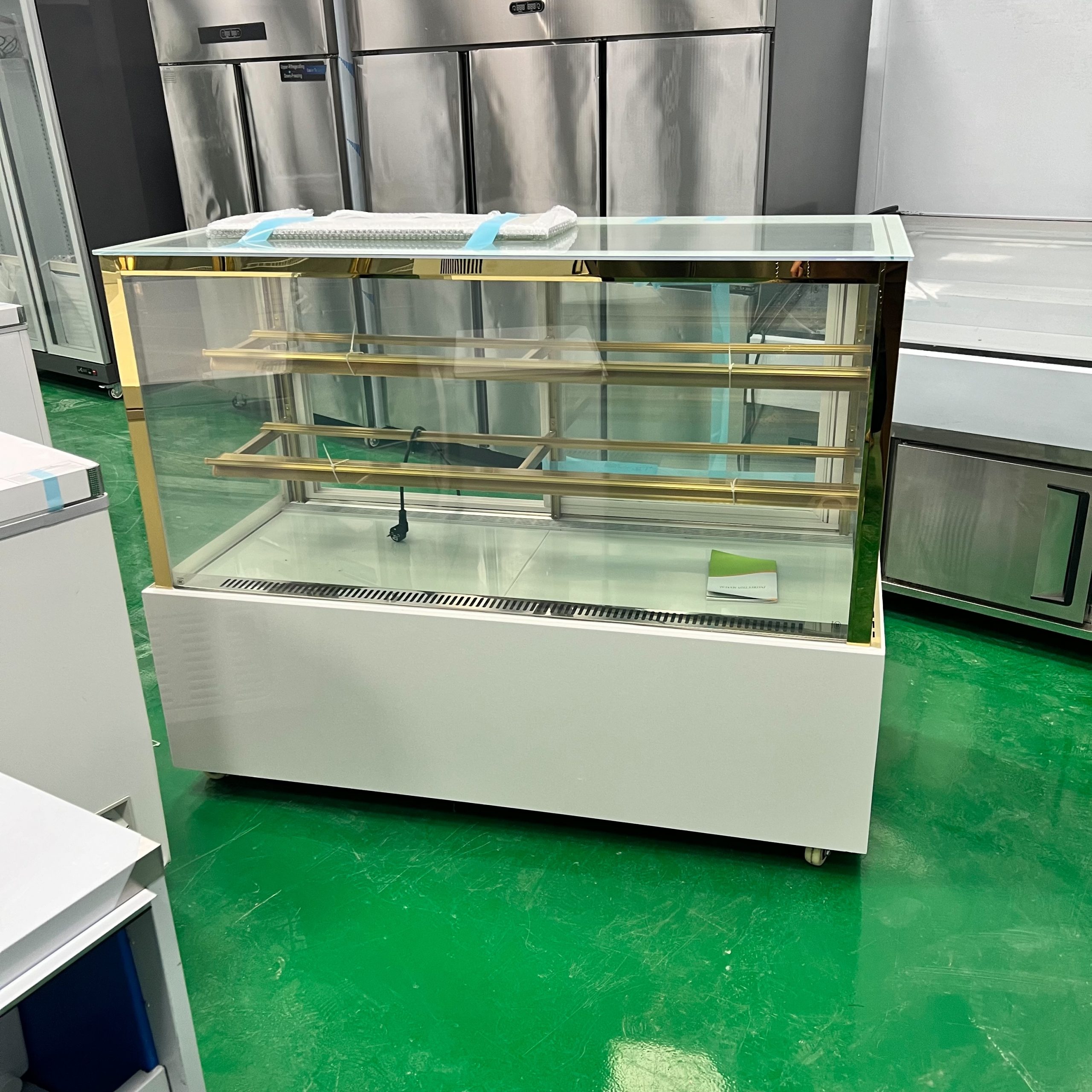 tủ bánh kem 1m2 3 tầng Thành Phát 1 tủ bánh kem 1m2 3 tầng Thành Phát 1
