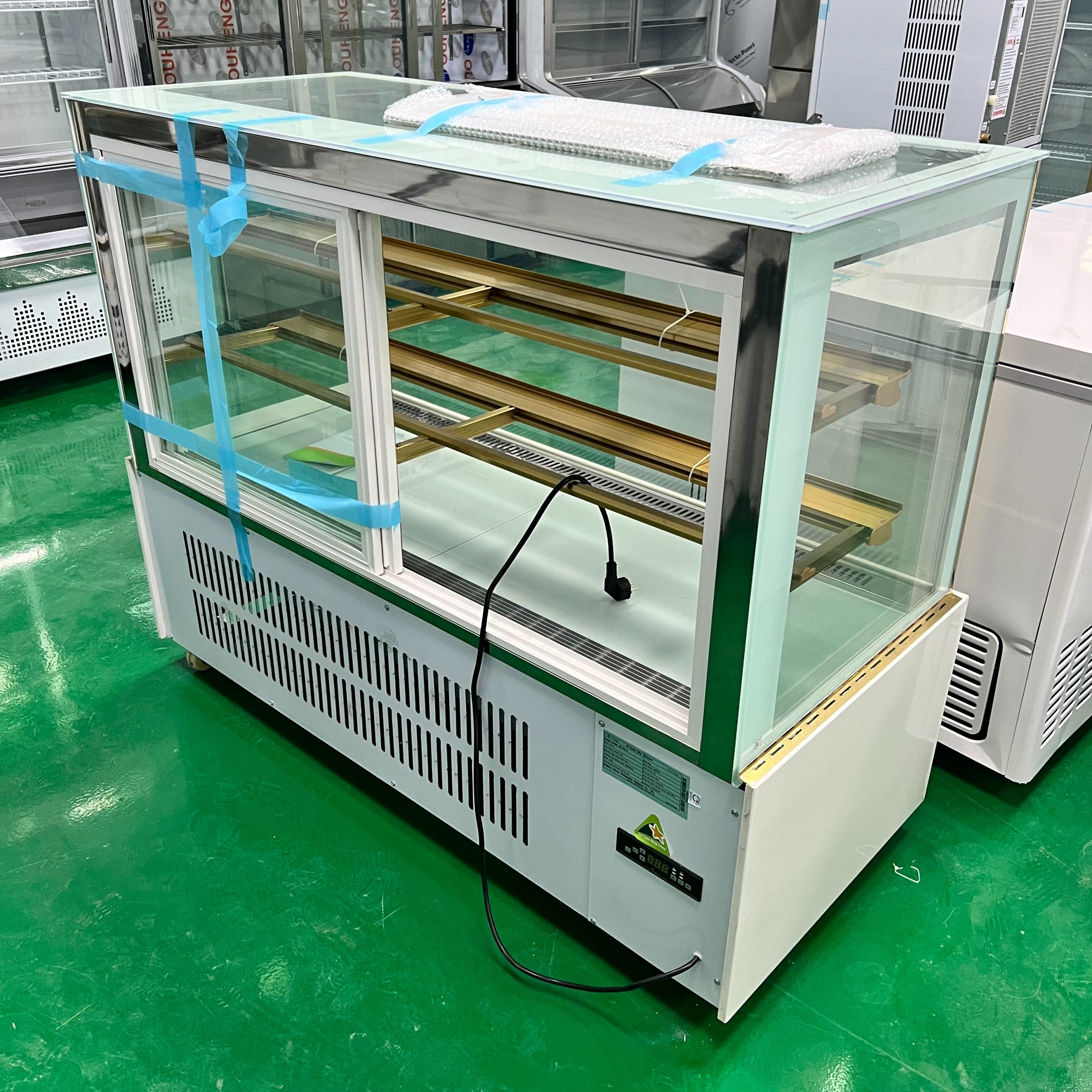 tủ bánh kem 1m2 3 tầng Thành Phát 4 tủ bánh kem 1m2 3 tầng Thành Phát 4